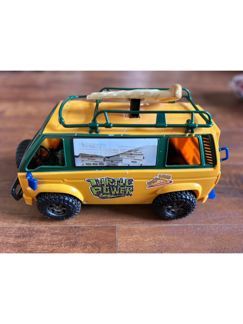 Teenage Mutant Ninja Turtles Turtle Power Pizza Van Toy
